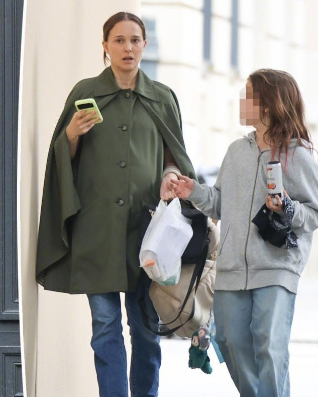 娜塔莉波特曼怀孕44岁奥斯卡影后娜塔莉·波特曼通过《Harper’sBAZAA