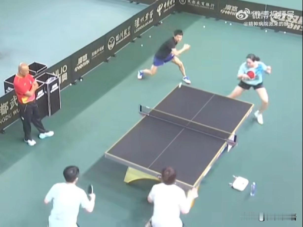 今天林诗栋/蒯曼打第一盘混双。赛前训练时，看到给栋曼陪练的是袁励岑/白思文，因