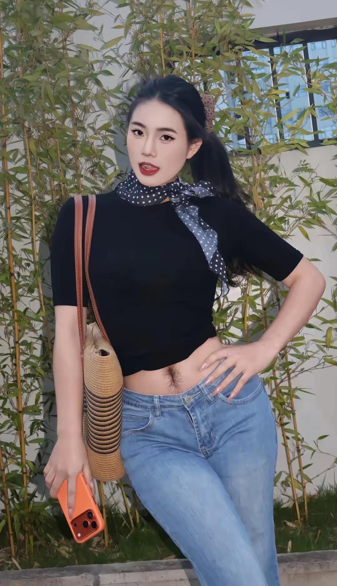 看了又看，前三张模特毛发重，中间三张太骨感，唯有后三张的模特的，才让人心生爱怜。