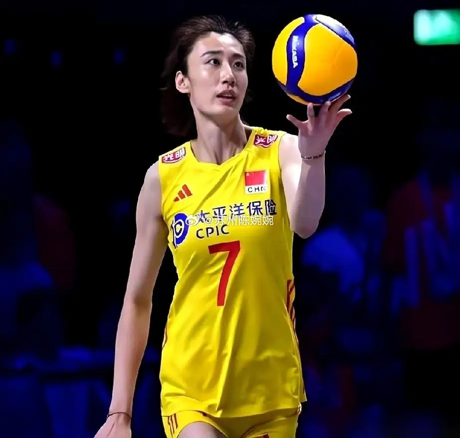 女排那套老办法，到底还行不行？王媛媛从土耳其回来，一句话捅了马蜂窝。她说国内