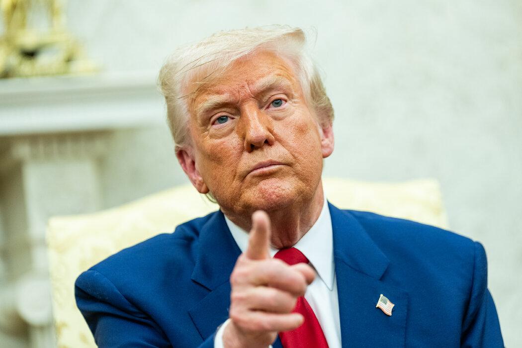 经济负增长0.3%对上增长5.4%，支持率80年来最差，特朗普麻烦大了。特朗普