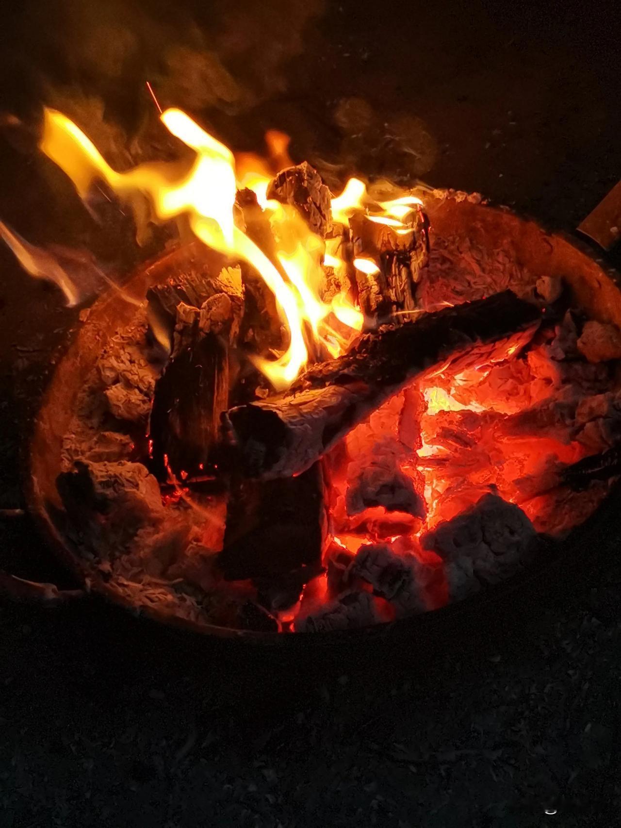 作为自闭症孩子的家长，最需要控制的是自己的脾气，少发火，尤其是对孩子。但是，