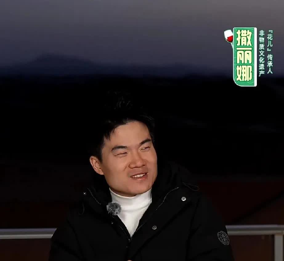 重点信息来了，董宇辉还会举办跨年音乐会，嘉宾已经预订了。宇辉边走边为大家找美