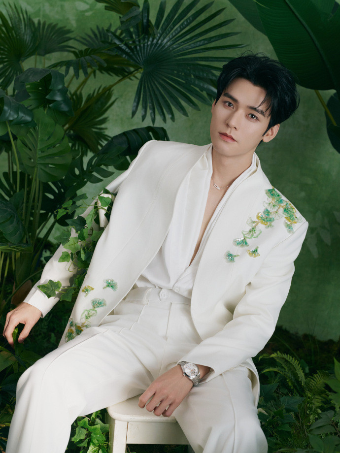 1.龚俊学网球是因为拍防晒广告需要，后面他感觉打起来蛮帅的就找了个教练一直练习至