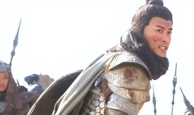 362年，明军猛将胡大海正在观看士兵操练，蒋英从袖子中拿出五十斤重的铁锤，将其脑