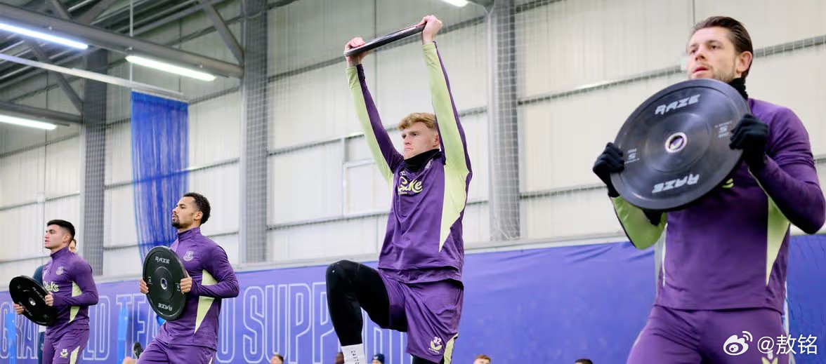 阿森纳vs埃弗顿阿森纳的英超角球队帽子是摘不掉了。欧冠勒沃库森角球头球破门后，