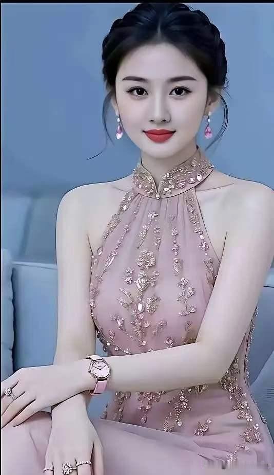 苏幕遮·粉裳鬓云松，妆影靓。浅笑盈盈，粉袂生春静。露缀珠玑垂玉领。腕