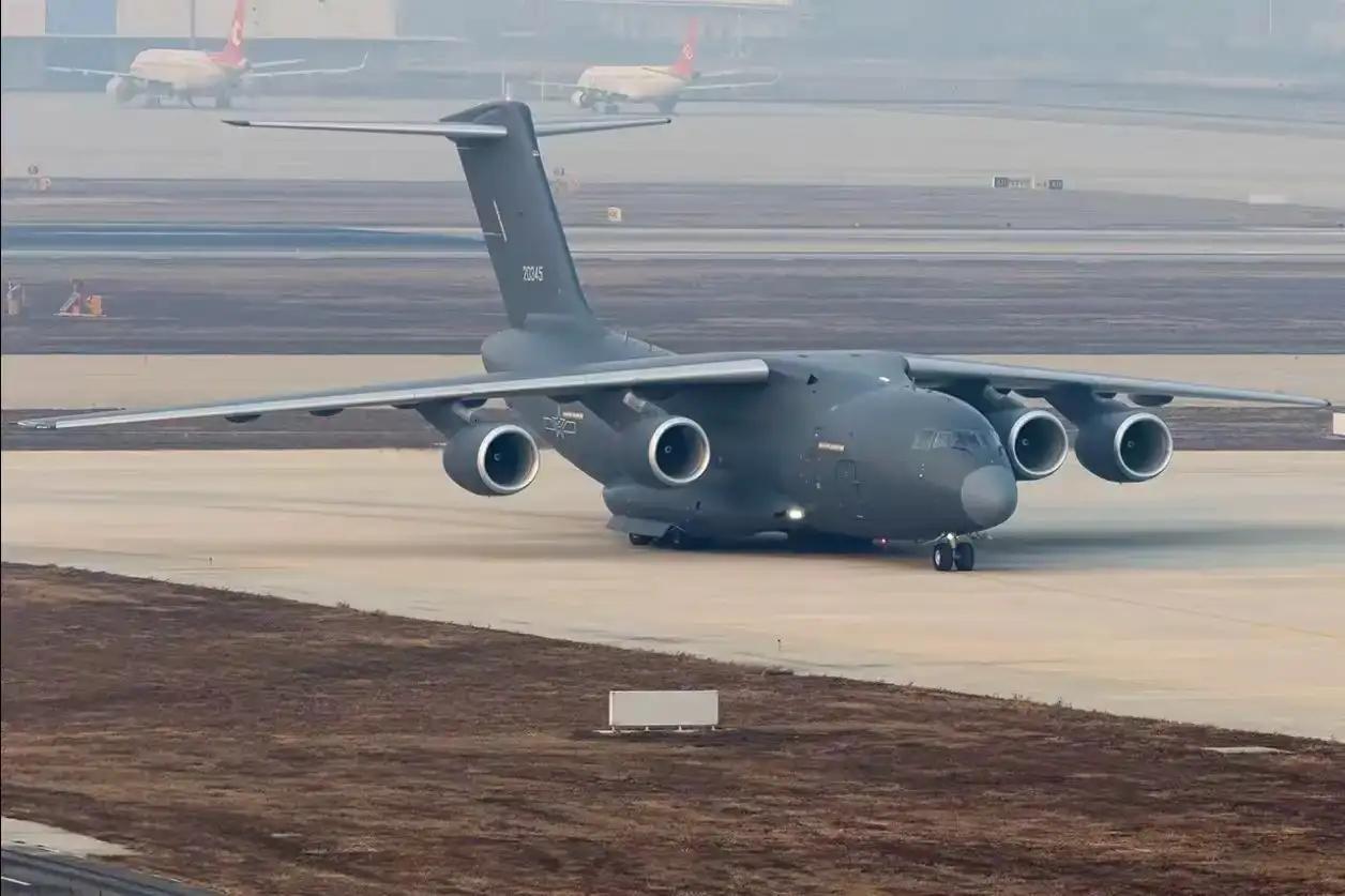 我在想，如果当初商飞不是以上飞为主而是以西飞为主，国产大飞机C919或许会更好。