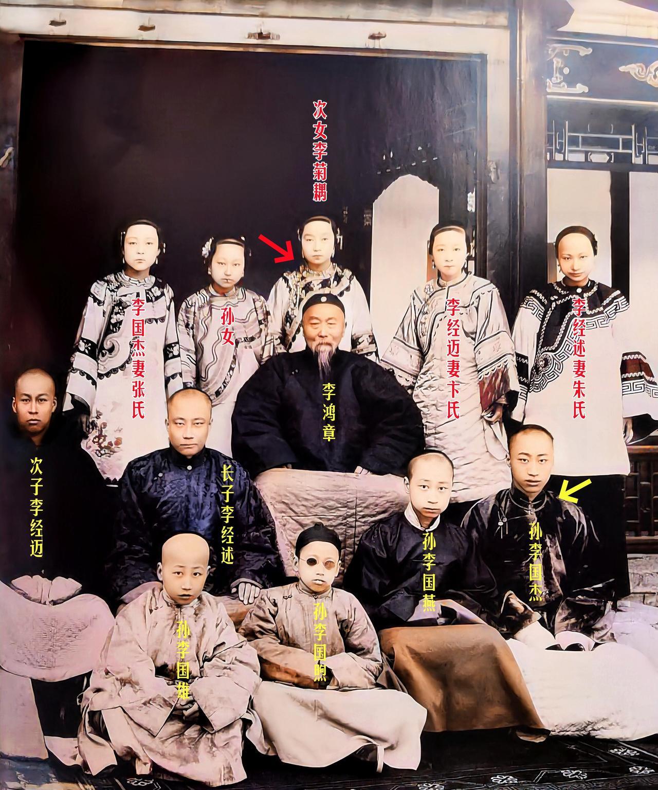据坊间传闻，李鸿章留下的遗产高达四千万两白银。但令人咋舌的是，仅仅过了52年，李