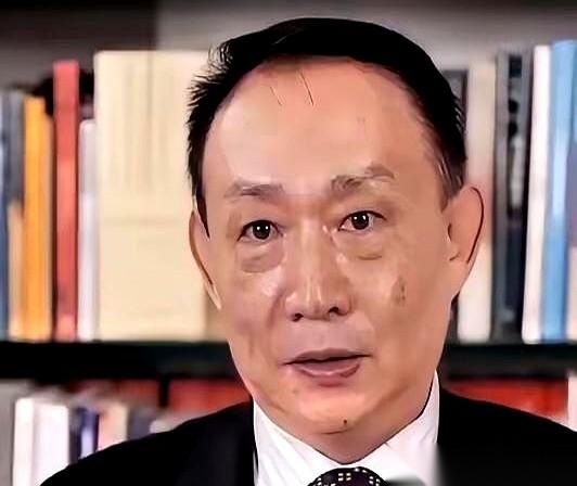 卢麒元这个名字，最近突然被很多人记住了。他没干别的，就是在一场会上，借着讲古代