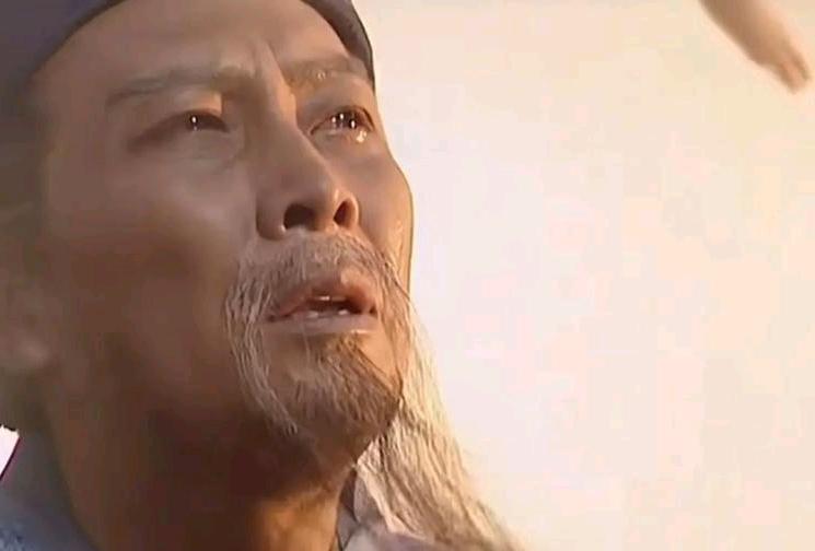 诸葛亮征讨南蛮，乌戈国主兀突骨刀枪不入，马岱说：“若堂兄马超还活着，何惧此人。”