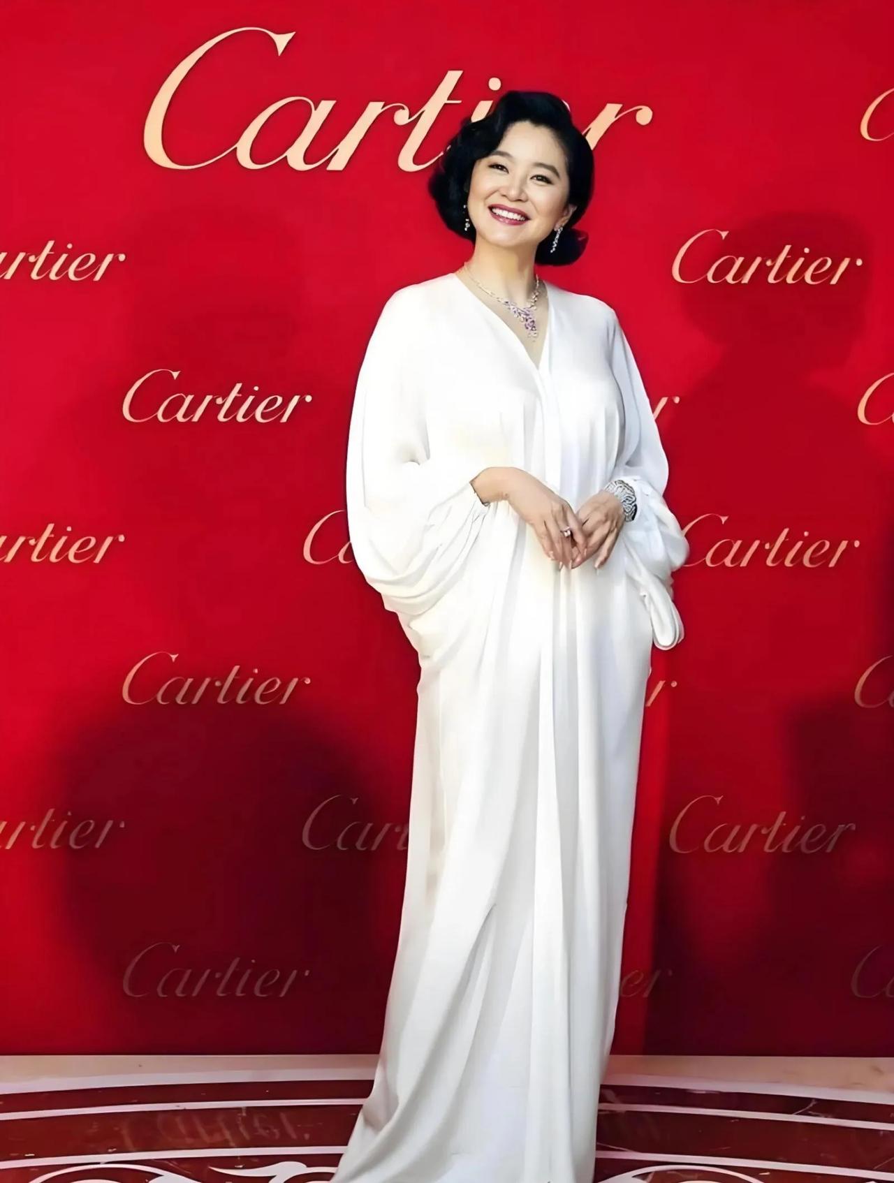 林青霞与卡地亚合作时间真的久啊！在1994年，卡地亚就开始与林青霞合作