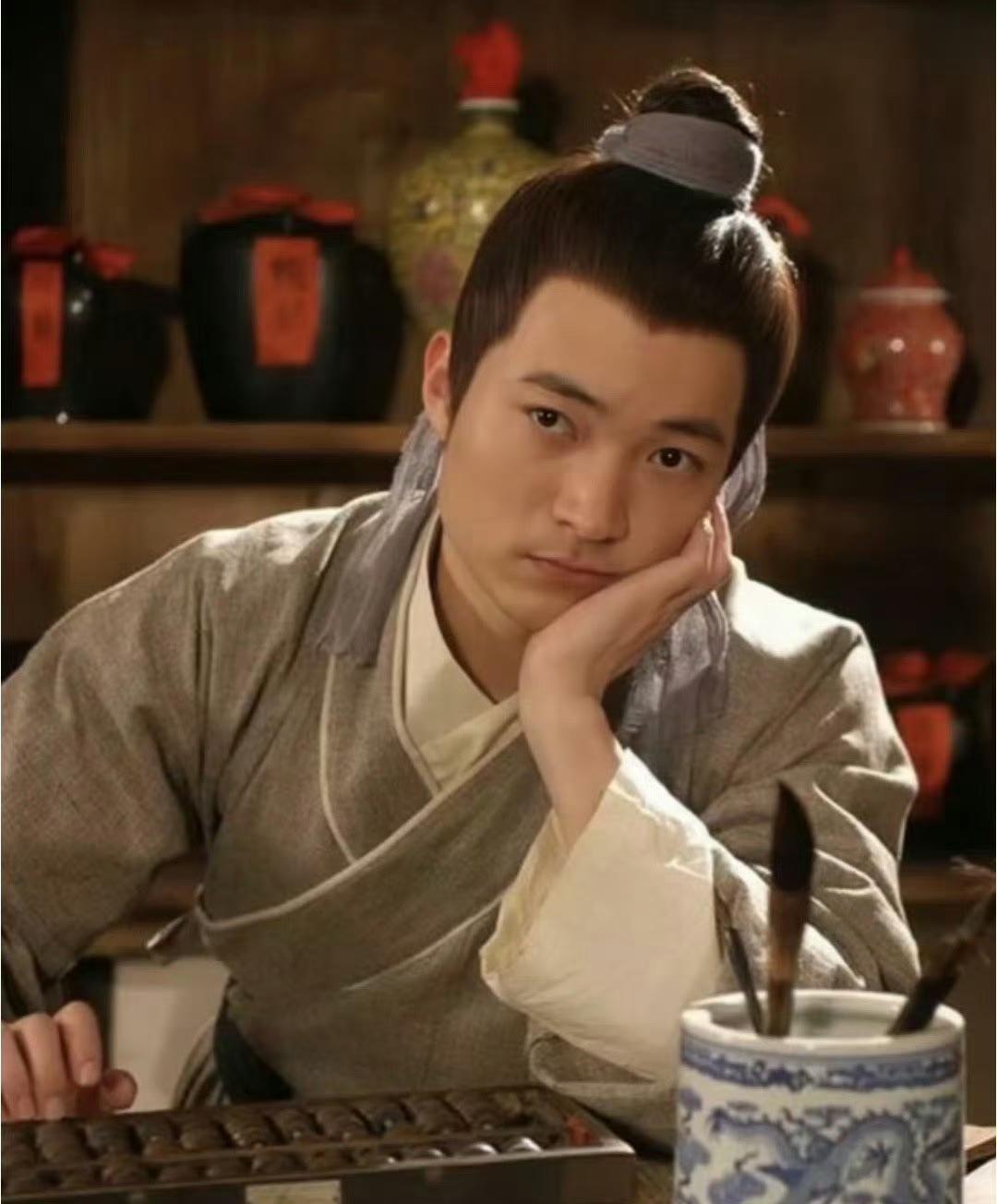 卓伟老师曝光娱乐圈喻恩泰博士婚变内幕，尺度炸裂，暗藏隐情。有的网友说：“曾是