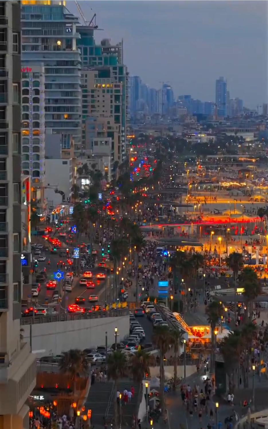 这里是以色列的特拉维夫，它是犹太人凭借自身的勤劳与智慧，在中东那片沙漠的贫瘠之地