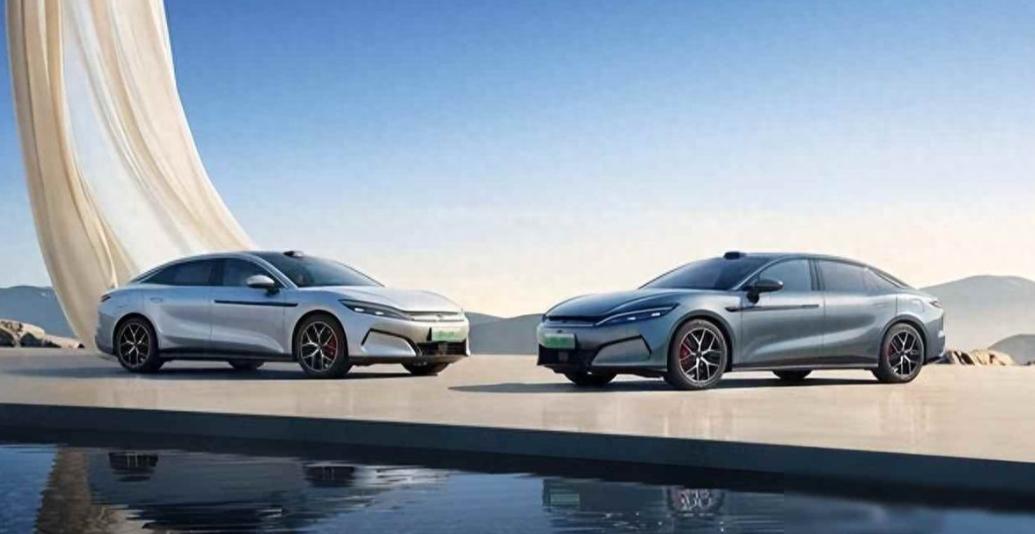 比亚迪刚丢了销冠，王传福就甩出三张牌，对手看完估计睡不着了。1月卖了21万辆，