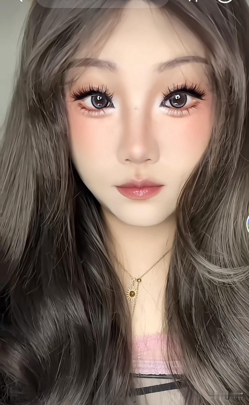 男人去相亲，如果女孩浓妆艳抹，千万不要相信她长得漂亮！当年我店里一个员工的老