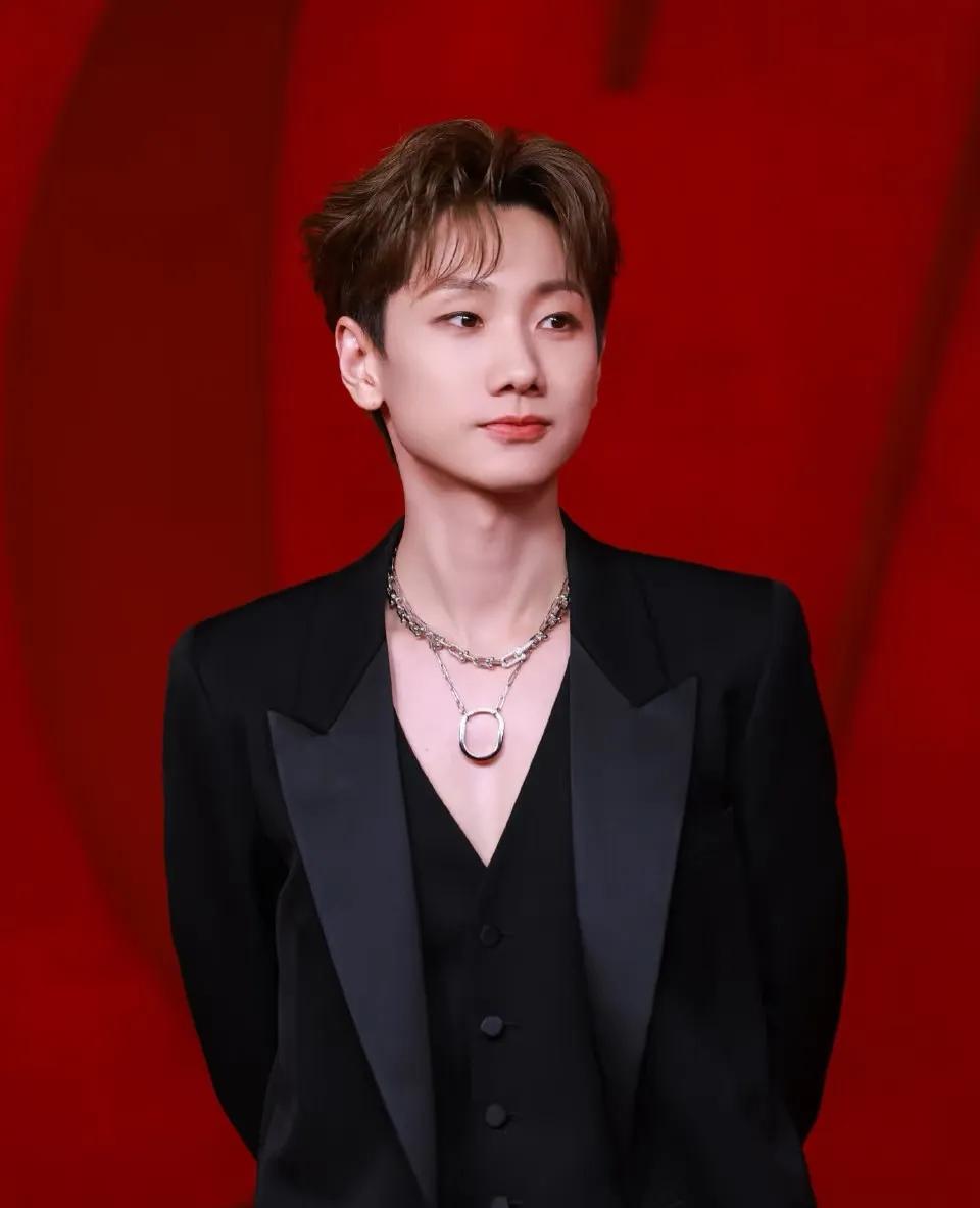 汪苏泷也太敢说了吧参加活动被问到关于“第一次”主题有啥要分享的，汪苏泷说“今年