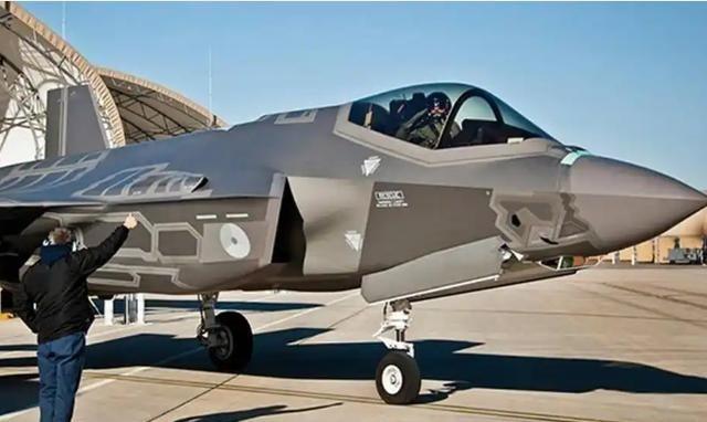 中国军力快要赶上美国了吗，为何美国不着急？就这么说吧，“狼来了”的故事说久了，他