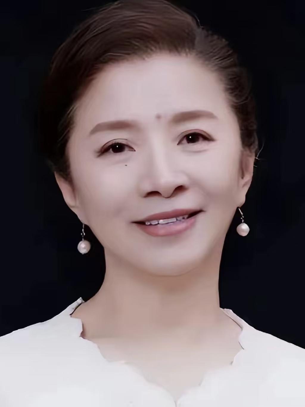 倪萍有次接受采访时说了句大实话，她说千万不要，被迟蓬在电视上的朴素形象给
