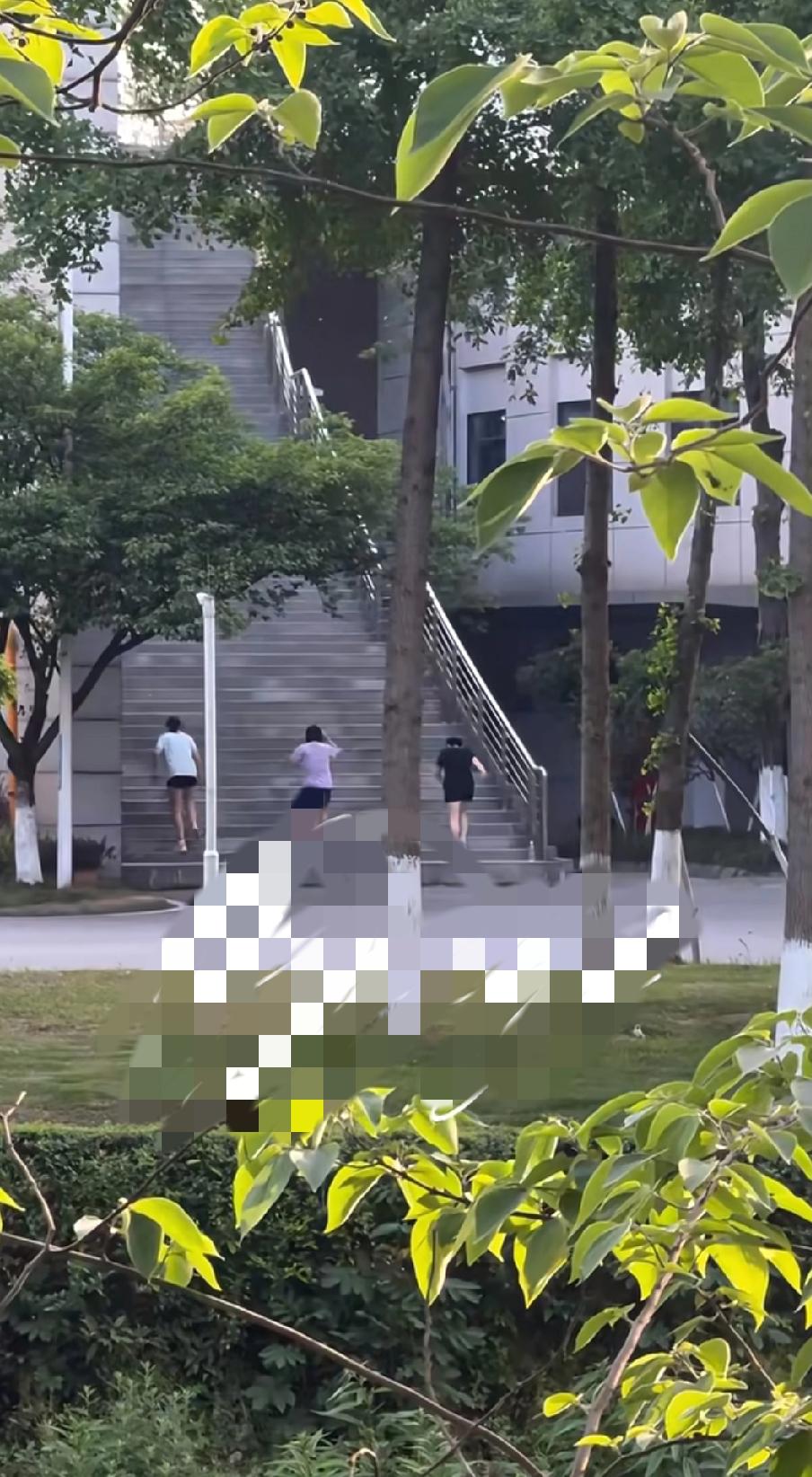 想他们了😭翻到去年莎莎成都封训的旧视频刷了一晚上想看看今年成都封训的新鲜