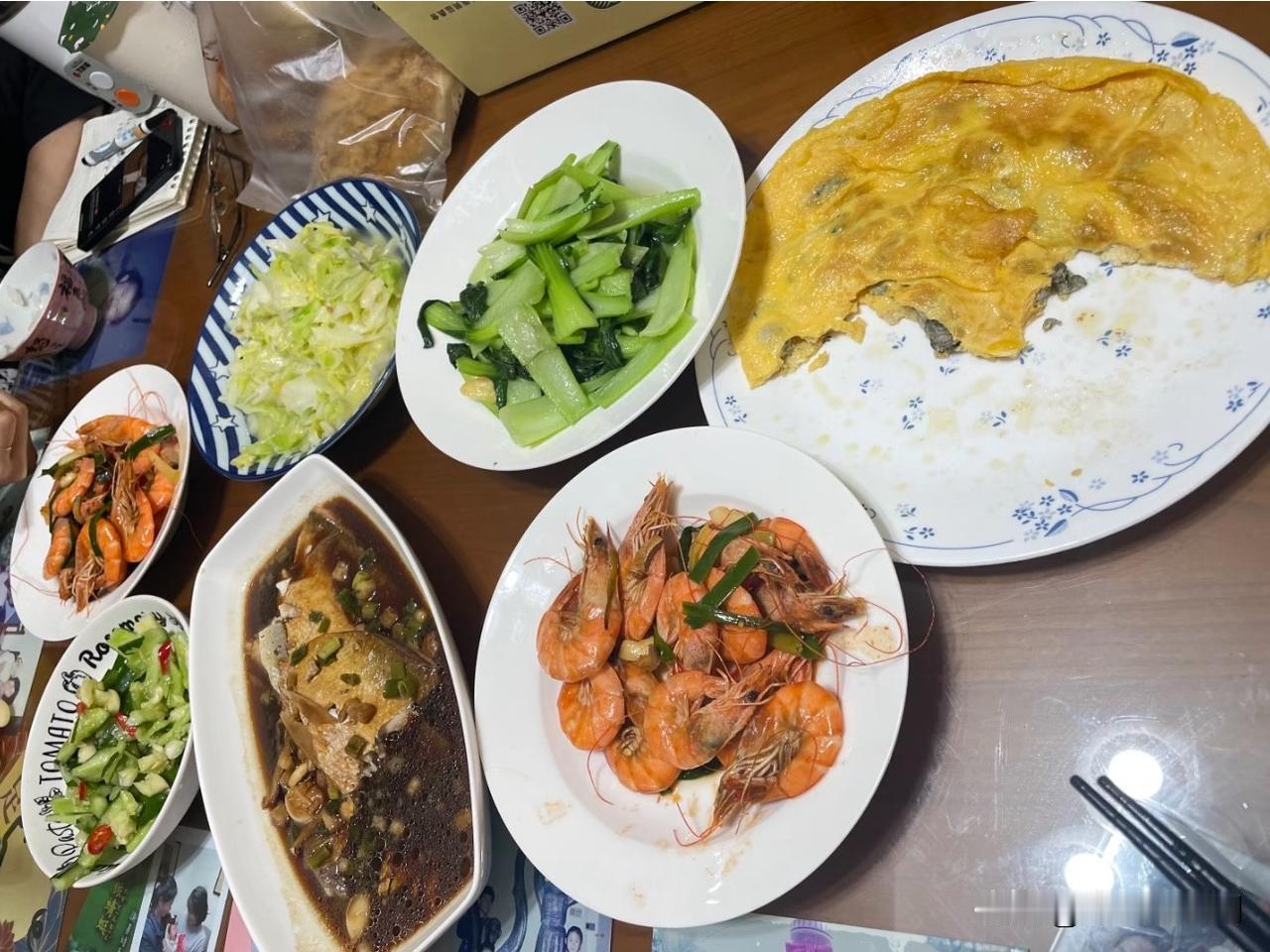 台湾省普通家庭的晚餐，家常便饭，友友们觉得丰盛吗。