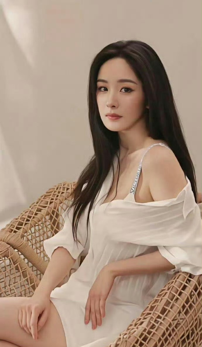 杨幂身材很曼妙​​​