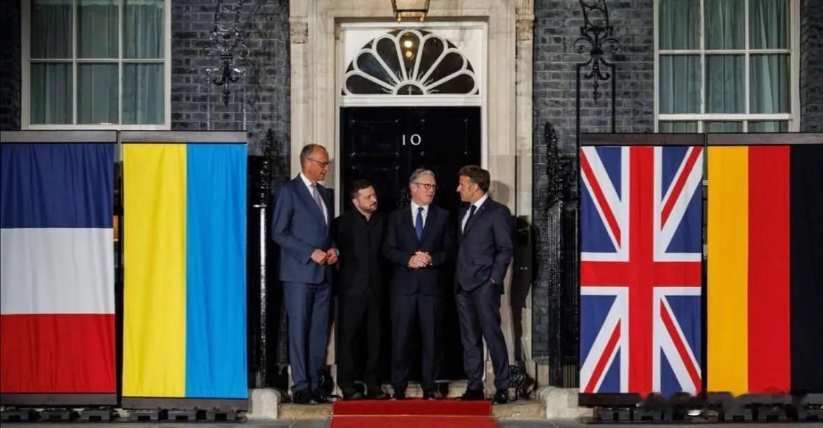 力挺乌克兰呀！法国总统马克龙、德国总理梅尔茨和英国首相斯塔默在与乌克兰总统泽