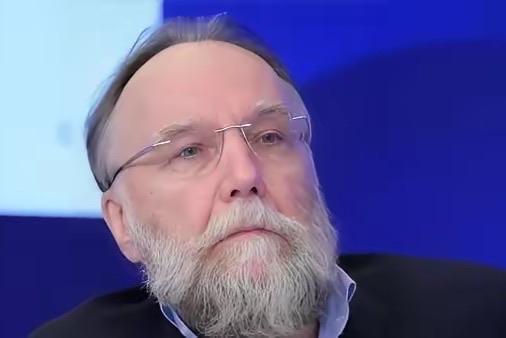 普京智囊直言：特朗普对华下死手，两套招数全玩砸！普京智囊直接点破，特