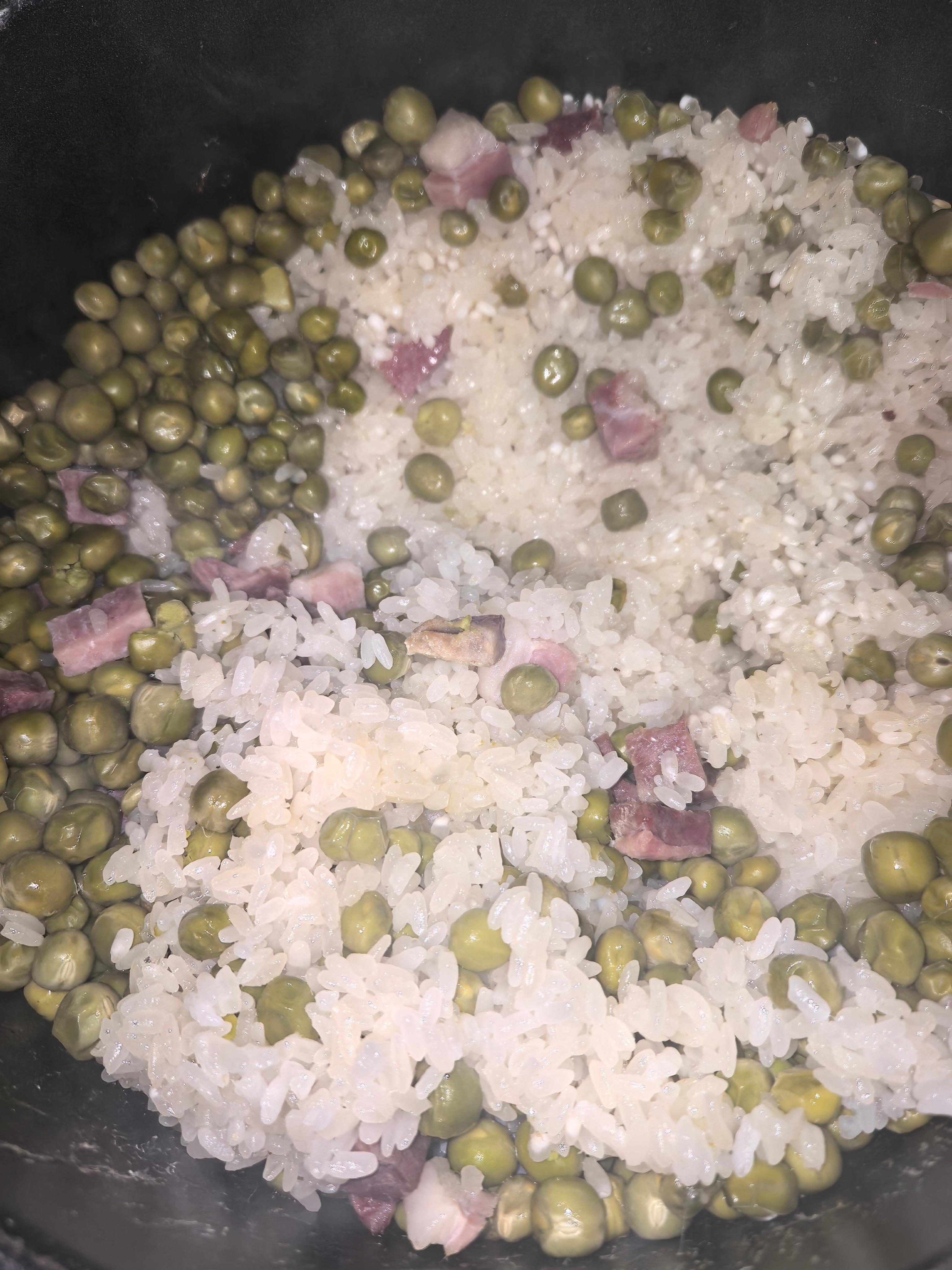 立夏吃什么？立夏吃豌豆🍚立夏饭用糯米、豌豆、咸肉、笋丁等食材焖煮，寓意“五