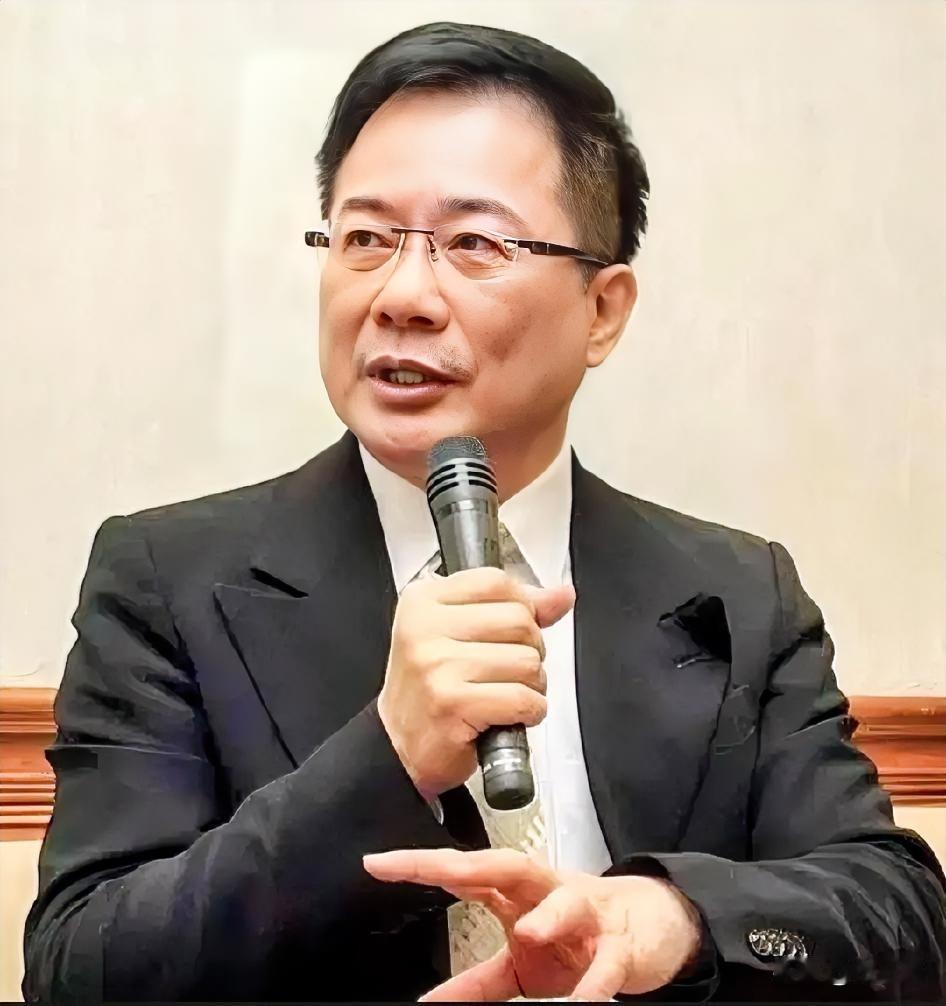 郑丽文祭拜吴石将军后续，蔡正元再批郑丽文：“不忠于党国”网友怼他：你跟那蔡孝