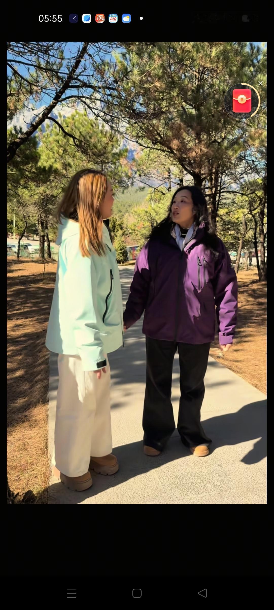 谢浩楠的妈妈和妹妹以及海军哥哥来到云南助农，在助农之前，他们先登上了玉龙雪山