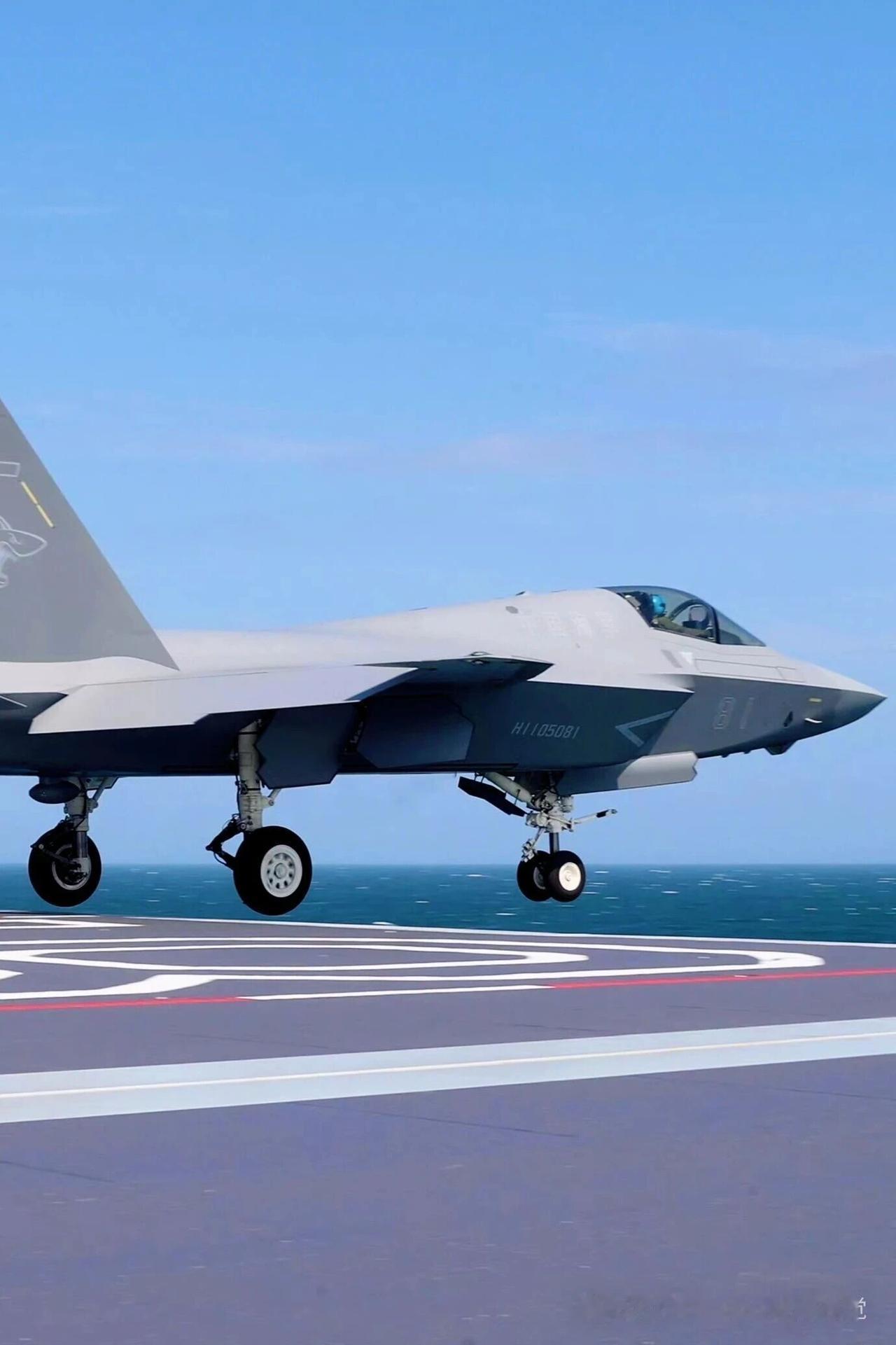 中国福建舰航母甲板上的日常训练高清图