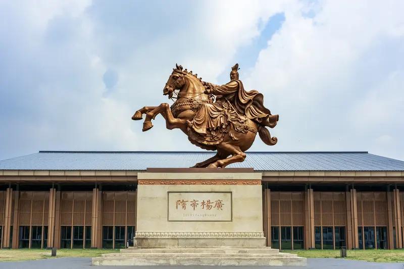 有点不明白，京杭大运河在古代主要目的是连通京城与江南粮仓，向京城运粮的。可是隋炀