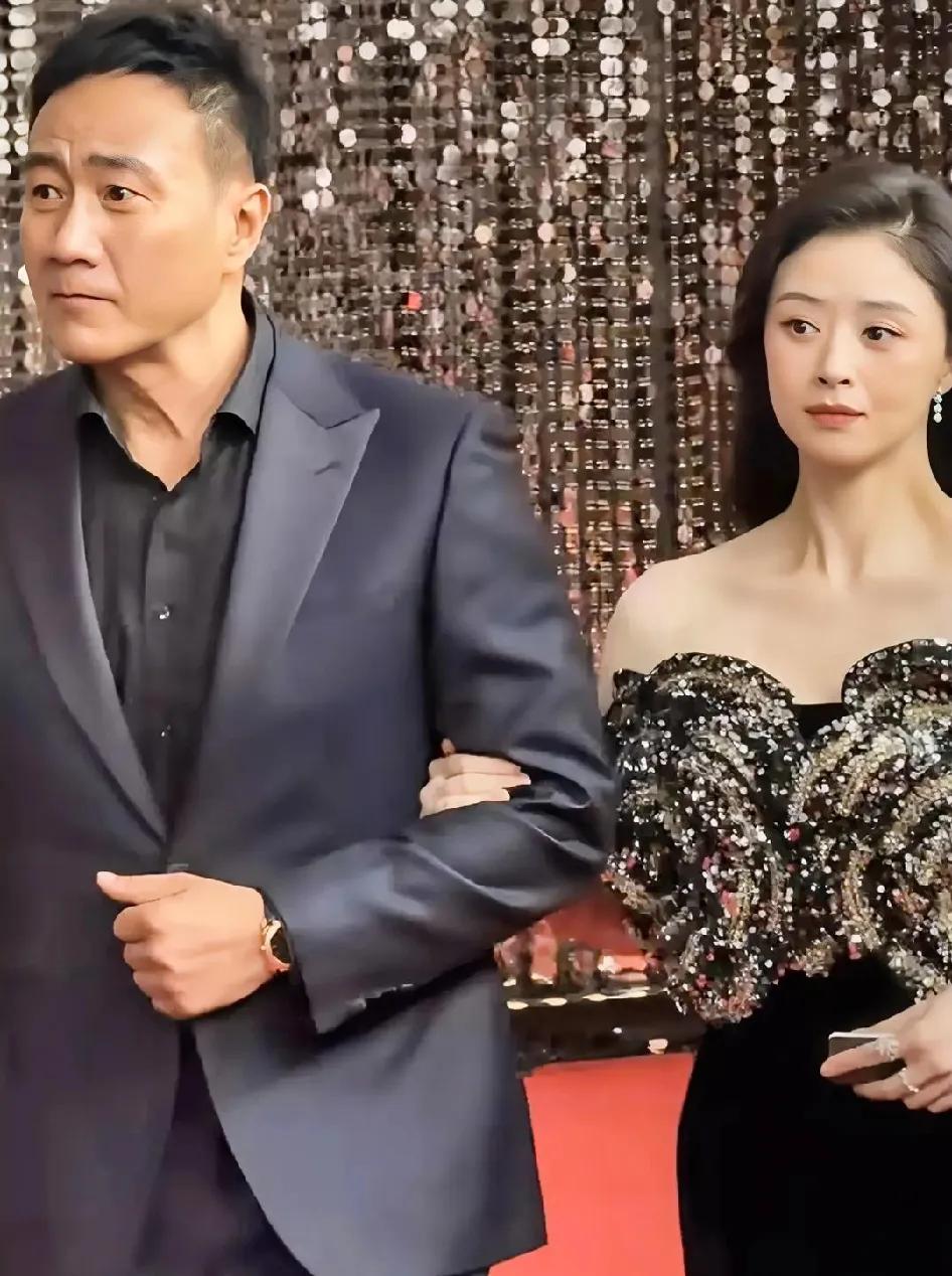 这两个角色够胡军吃一辈子了。经典朱元璋和乔峰，都是胡军演的。他出生北京，是个