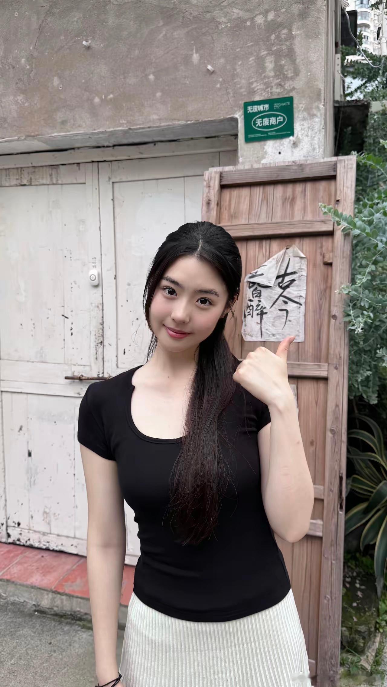 世界如此辽阔，别躲进悲伤的角落