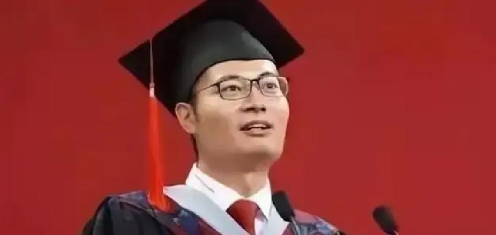 他曾是全村最有出息的孩子，也是父母最惦记的小儿子。可北大博士后王永强出国后，一走