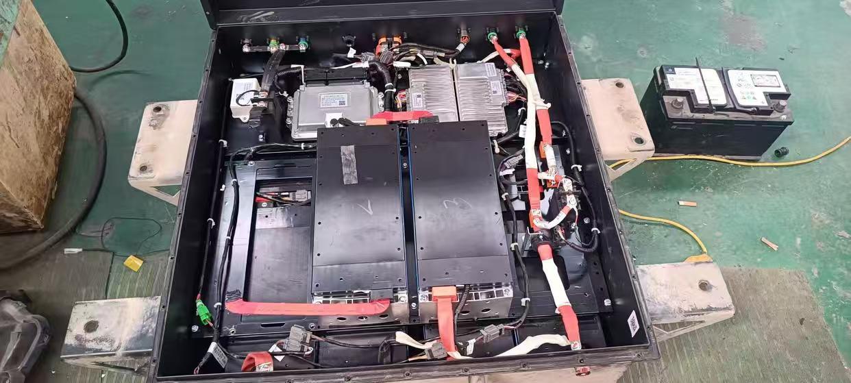 你有没有算过一笔账？开车在路上，最怕什么？不是堵车，不是罚单，而是那“砰”的一声