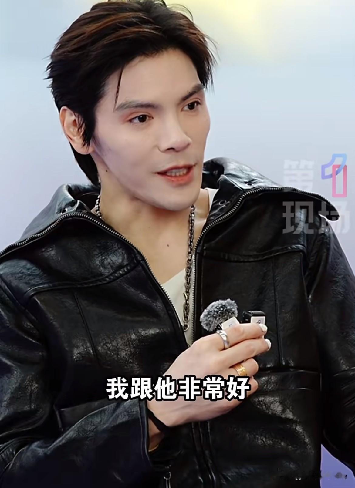 12月19日，向佐接受采访，首次谈及弟弟向佑，对于向太说自己慈母多败儿，自己有何