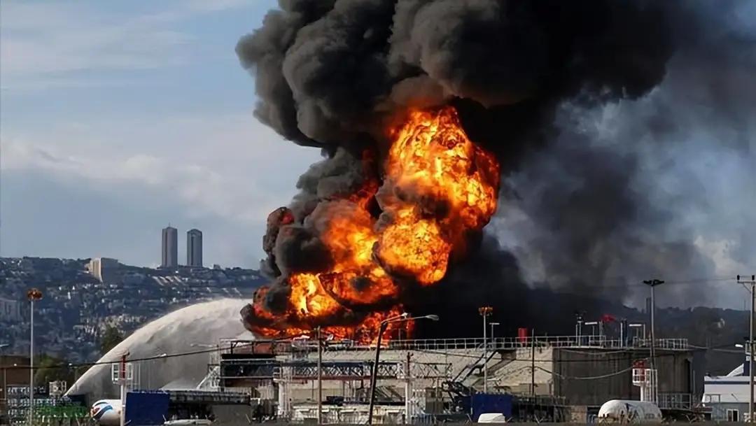 他们为啥还躲在背后，为啥还不动手，难道不知道这是出击的最好机会吗？中东这块饱