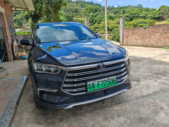 宋ProDM四年感受宋ProDM用车四年，这车啥都好，就是有点缺点：亏电低速