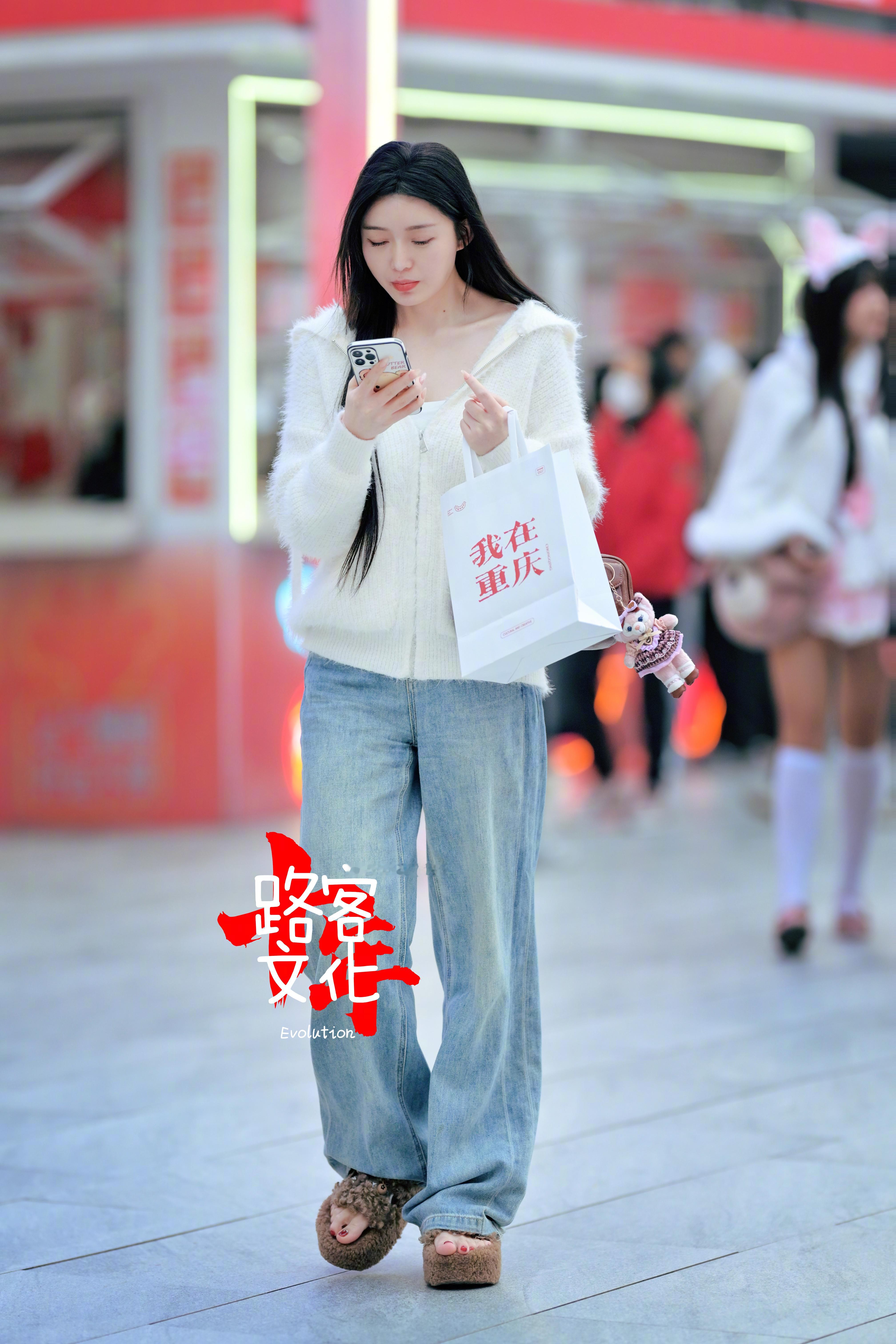 小姐姐不穿袜子也是厉害了不怕冷