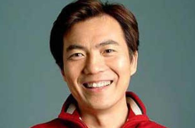 网传2006年，孙颖刚做完乳腺癌手术，黄健翔便提出离婚。面对孙颖含泪追问：“我1