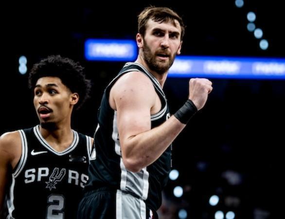 NBA西部决赛，马刺对阵雷霆第一场比赛，出现奇葩一幕。文班亚马今天的状态简直太爆