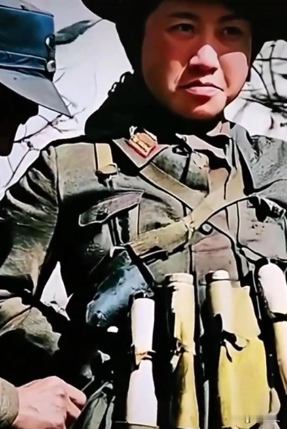 那年她二十岁，花一样的年纪。这是她留给世界上最后的影像，通过长官的检查后，她将