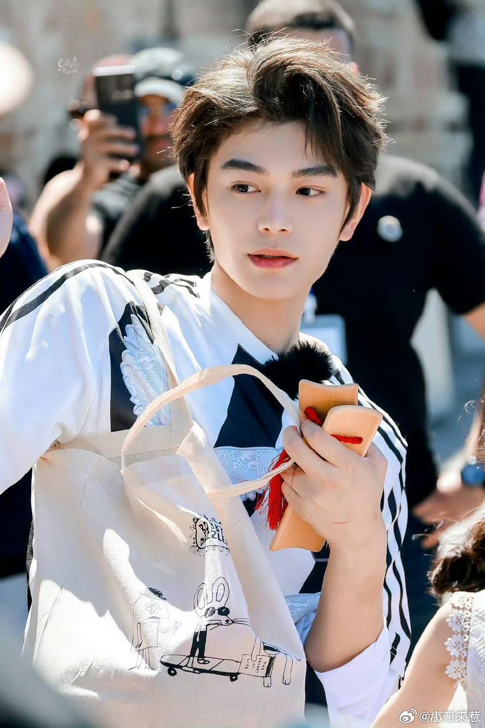 丁禹兮在海外介绍中国美食诚意满满丁禹兮在海外推广中国美食，不仅讲了中餐厅的创业故