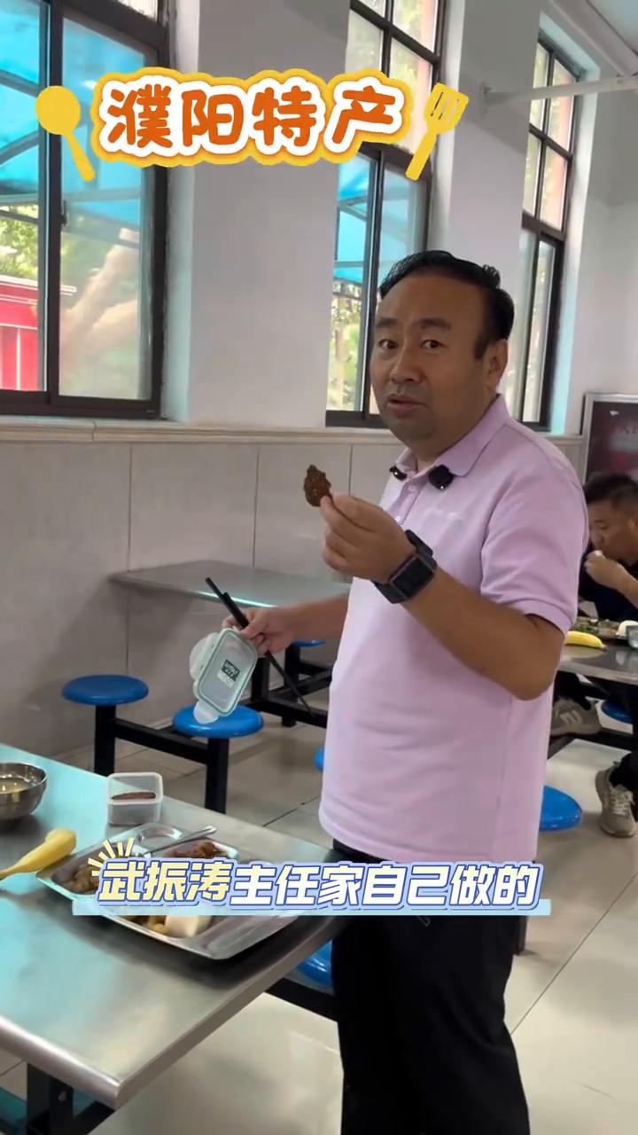 吃个馒头，就这个量，吃完之后就是及时的运动。每天我现在发现就是反正吃多少要运动多