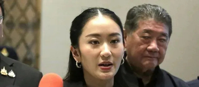 他信女儿：爸爸不跑！天呐！真是让人心提到嗓子眼儿！他信的女儿佩通坦最