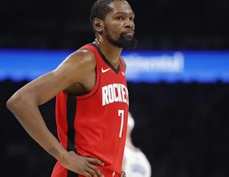 NBA季后赛，火箭记者更新社媒，点评了火箭在系列赛G1中的表现：“火箭在G1输