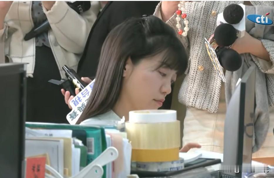 正式登记参选台北市议员高嘉瑜：重新做人前绿委高嘉瑜今天（4日）上午来到民进