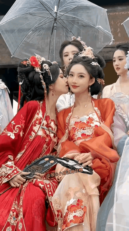 惊艳！丽人风采，美的挪不眼一群青春靓丽的女孩，貌美如花，身材婀娜，穿上漂亮的